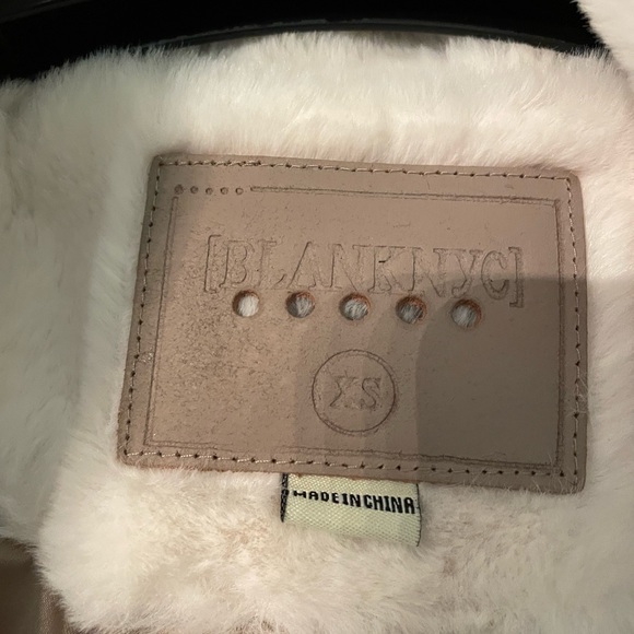 Adorable Crop faux fur jacket, super soft! - Picture 2 of 3